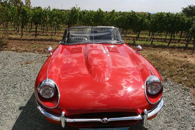 Second-hand Jaguar E-Type 265 CP (194 kW) 1968 Roșu Cabrio