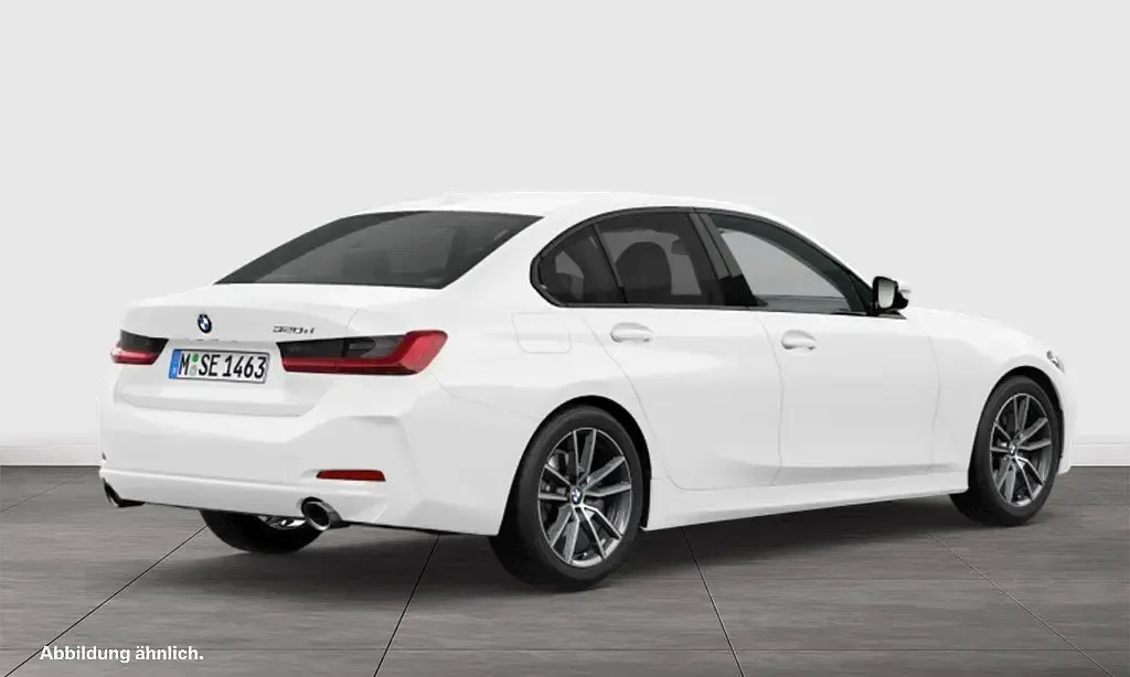 Gebraucht BMW 320 Sport Line 190 PS (139 kW) 2023 Weiß Limousine