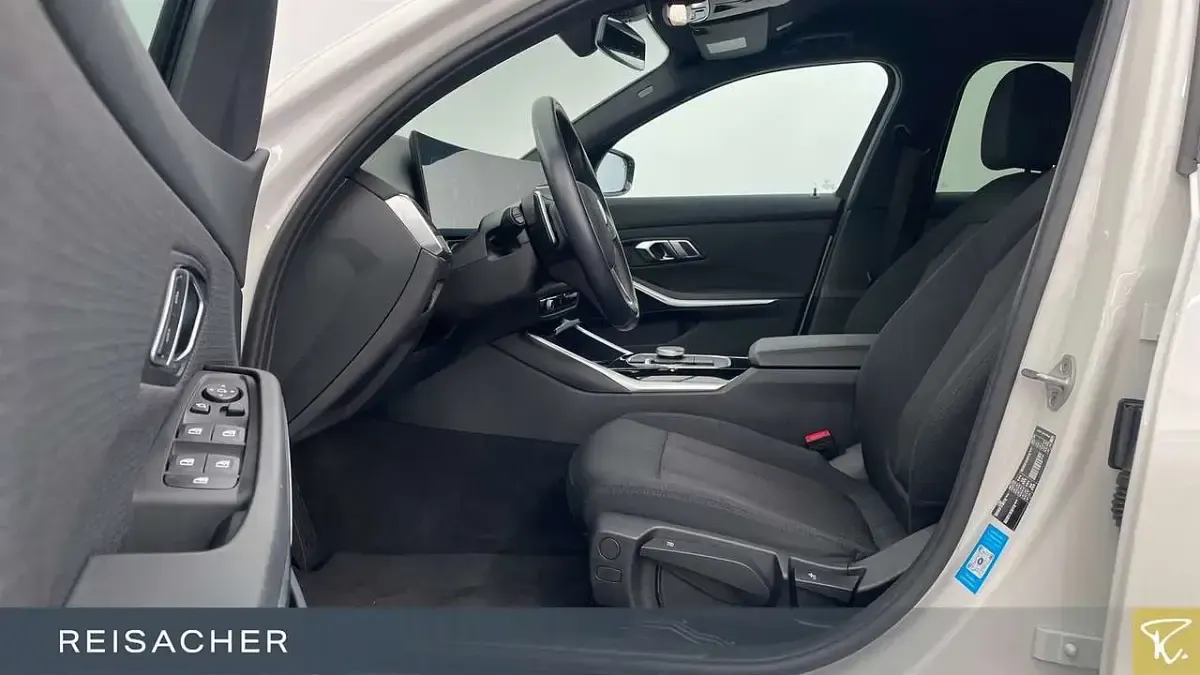 Gebraucht BMW 318 Shadowline 156 PS (114 kW) 2023 Alpinweiß uni Kombi