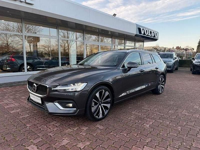 Gebraucht Volvo V60 Plus 197 PS (144 kW) 2022 Platinum grey metallic Kombi