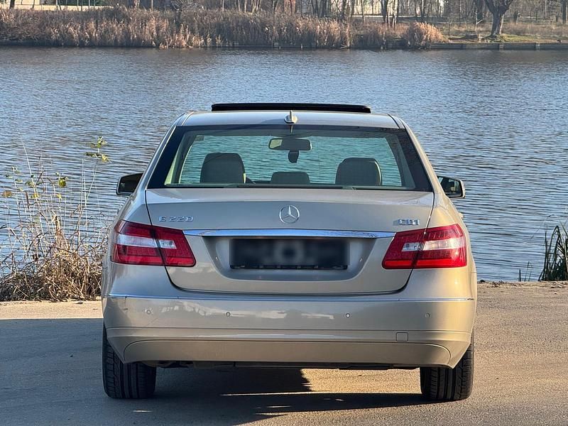 Gebraucht Mercedes E220 Elegance 170 PS (125 kW) 2010 Beige Limousine