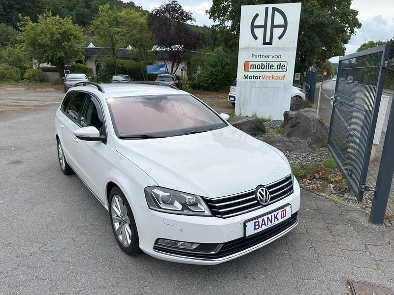 Weiß Gebraucht 2014 VW Passat Comfortline Kombi | 7.995 € (Fairer Preis) - Bild 1/3