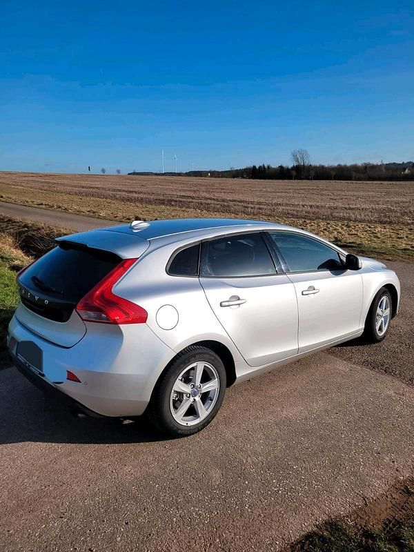 Gebraucht Volvo V40 120 PS (88 kW) 2014 Silber Limousine