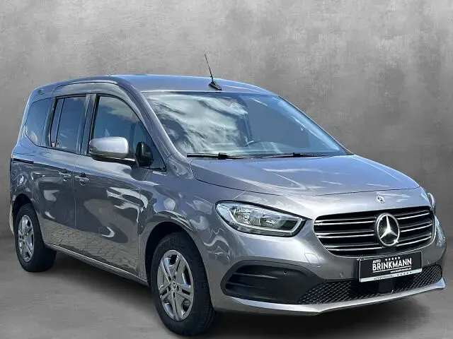 Gebraucht Mercedes T180 Style 116 PS (85 kW) 2024 Chromitgrau Van / Kleinbus