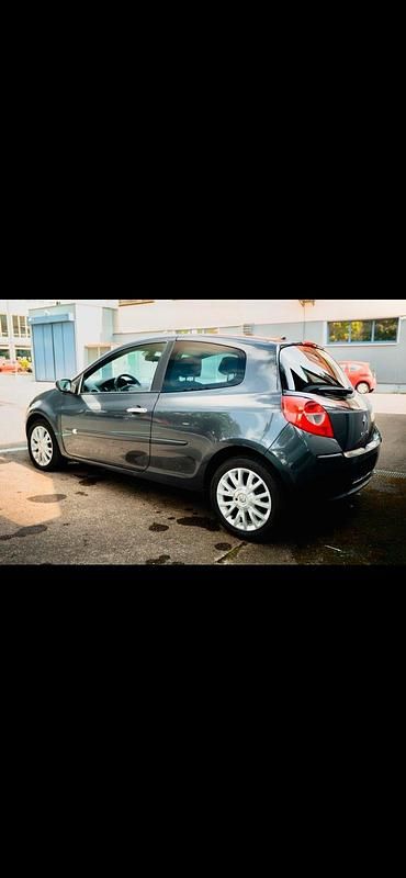 Grau Gebraucht 2007 Renault Clio II Kleinwagen | 1.500 € (Guter Preis) - Bild 1/1