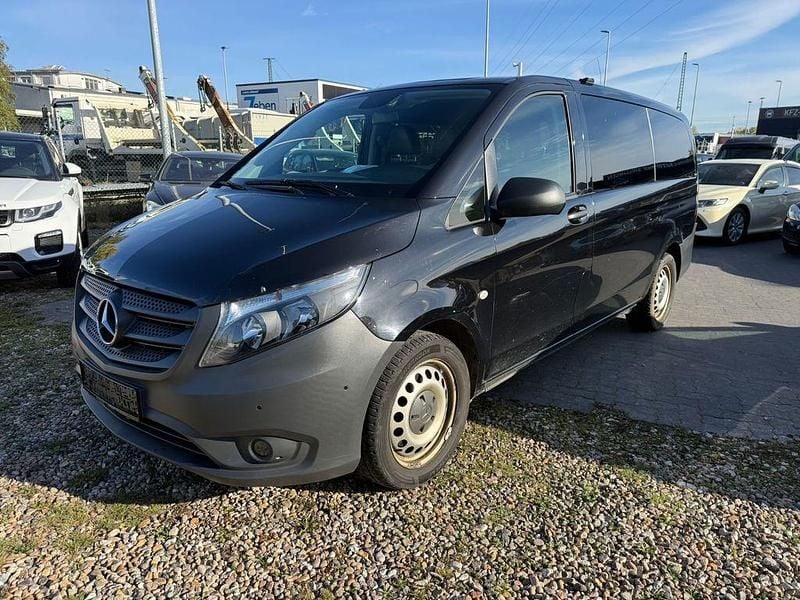 Schwarz Gebraucht 2019 Mercedes Vito Van / Kleinbus | 13.900 € (Guter Preis) - Bild 1/4