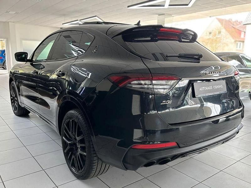Gebraucht Maserati Levante 430 PS (316 kW) 2021 Schwarz SUV