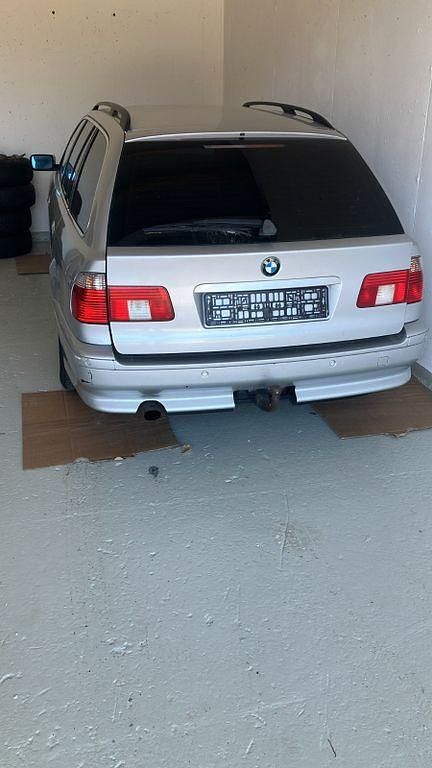 Gebraucht BMW 520 170 PS (125 kW) 2001 Silber Kombi