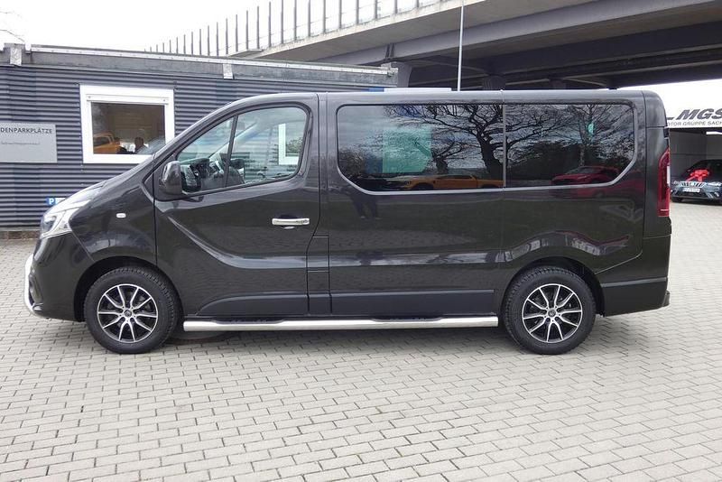 Gebraucht Renault Trafic Life 120 PS (88 kW) 2019 Schwarz midnight Van / Kleinbus