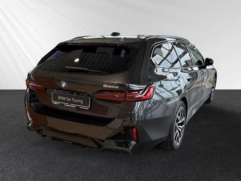 Neu BMW 520 M Sport 197 PS (144 kW) 2025 Sophistograu brillanteffekt metallic Limousine