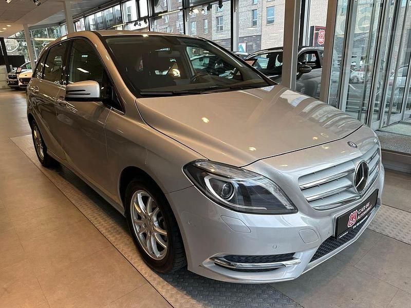 Gebraucht Mercedes B180 109 PS (80 kW) 2012 Silber Van / Kleinbus