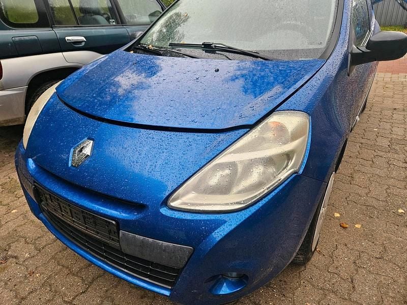 Blau Gebraucht 2009 Renault Clio II Kleinwagen | 500 € (Superpreis) - Bild 1/4