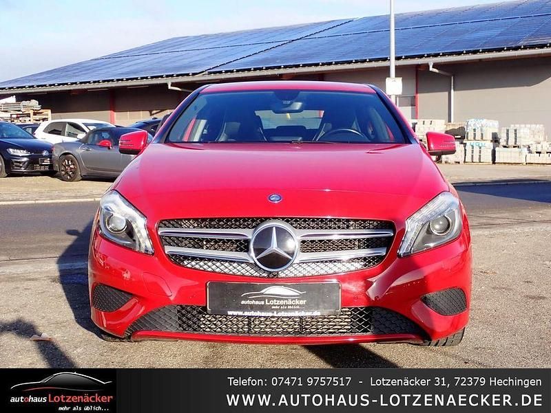 Gebraucht Mercedes A180 122 PS (89 kW) 2015 Rot Limousine