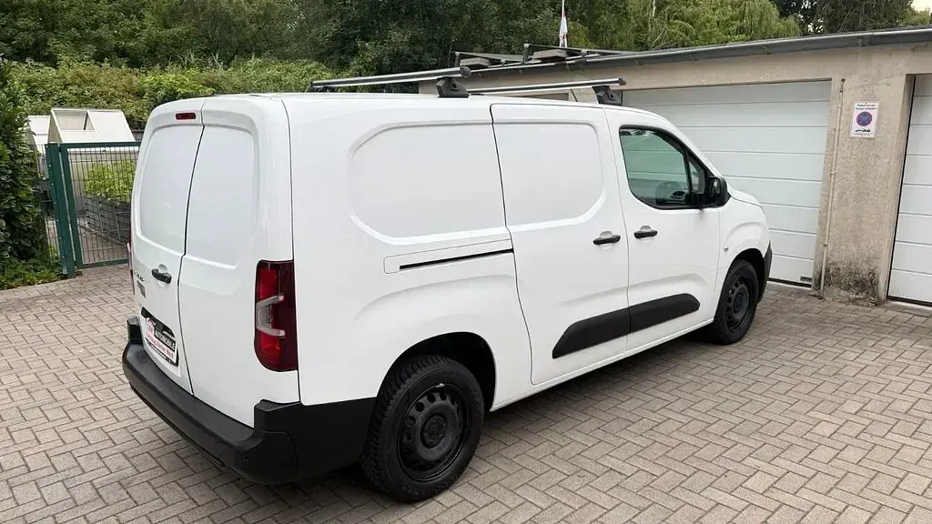 Gebraucht Peugeot Partner Premium 131 PS (96 kW) 2019 Silber Van / Kleinbus