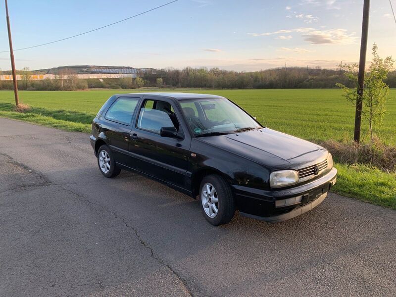 Schwarz Gebraucht 1997 VW Golf III Kleinwagen | 650 € (Superpreis) - Bild 1/4