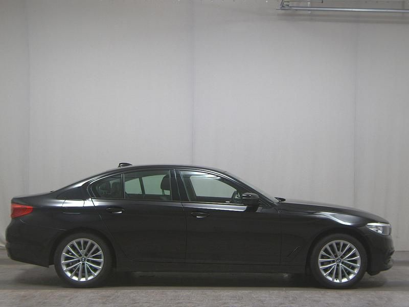 Schwarz Gebraucht 2020 BMW 530 Sport Line Limousine | 22.980 € (Superpreis) - Bild 1/4