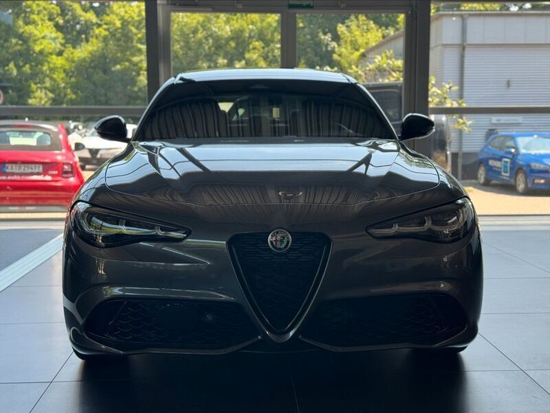 Grau Neu 2024 Alfa Romeo Giulia Premium Limousine | 51.990 € - Bild 1/4