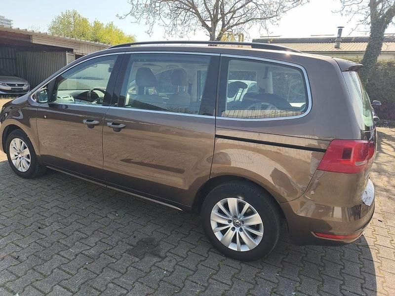 Gebraucht VW Sharan Comfortline 150 PS (110 kW) 2011 Braun Van / Kleinbus