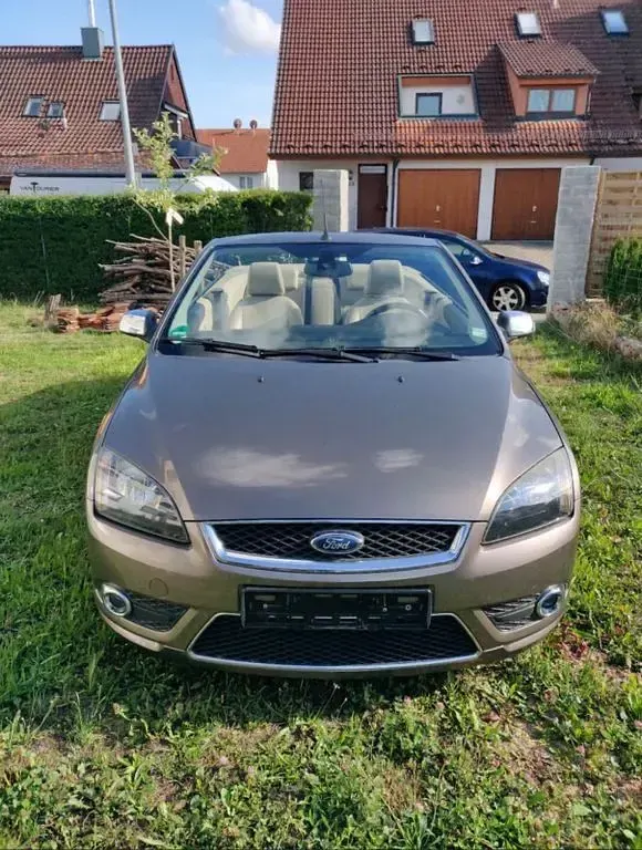 Gebraucht Ford Focus Cabriolet Titanium 145 PS (106 kW) 2007 Braun Cabrio