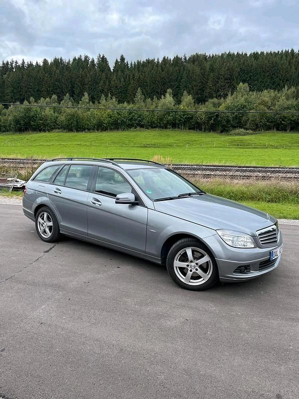 Grau Gebraucht 2010 Mercedes C220 Kombi | 7.000 € (Etwas zu teuer) - Bild 1/4
