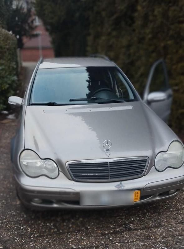 Gebraucht Mercedes C180 Classic 143 PS (105 kW) 2003 Silber Kombi