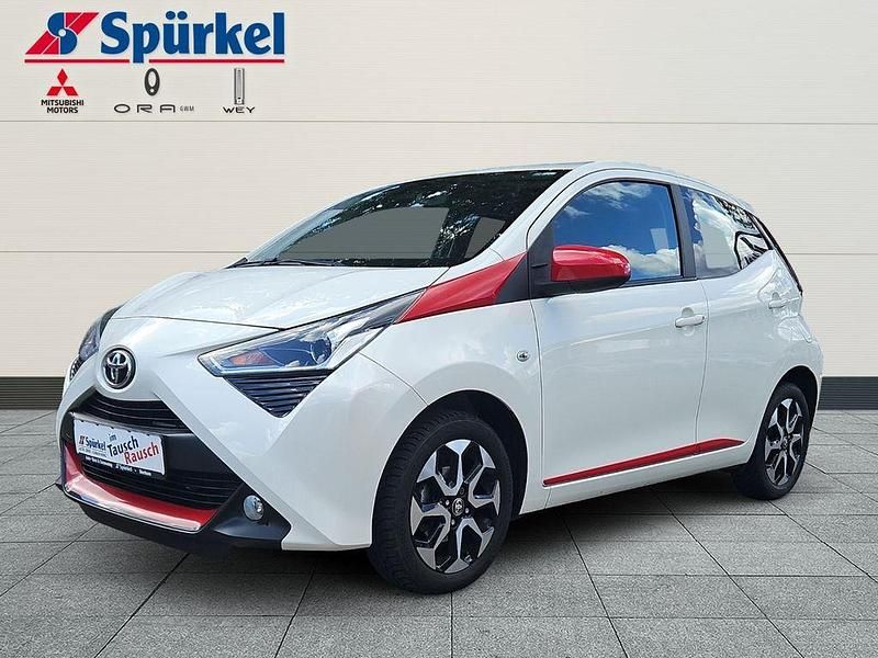 Weiss Gebraucht 2019 Toyota Aygo Connect Style Kleinwagen | 10.480 € (Fairer Preis) - Bild 1/3