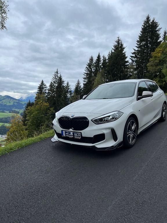 Weiß Gebraucht 2020 BMW 135 Sport Line Kleinwagen | 24.500 € (Fairer Preis) - Bild 1/4