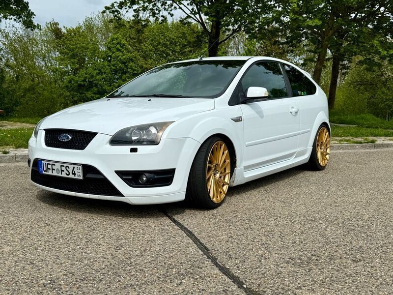 Weiß Gebraucht 2007 Ford Focus ST Limousine | 6.500 € (Guter Preis) - Bild 1/4