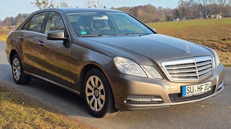 Gebraucht Mercedes E220 170 PS (125 kW) 2012 Silber Limousine