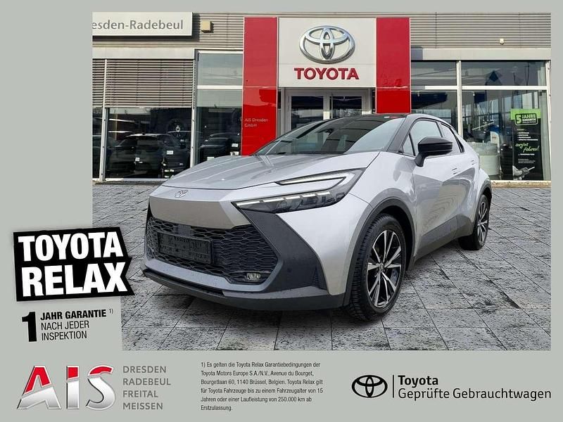 Silver metallic (1l0)/ black ( Gebraucht 2024 Toyota C-HR Team SUV | 27.990 € (Fairer Preis) - Bild 1/3