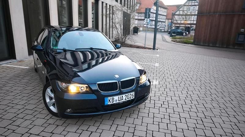Gebraucht BMW 320 150 PS (110 kW) 2006 Blau Limousine