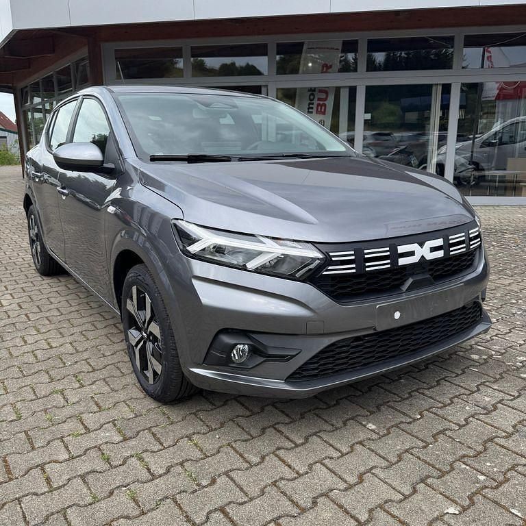 Neu Dacia Sandero Expression 91 PS (66 kW) 2025 Grau Kleinwagen