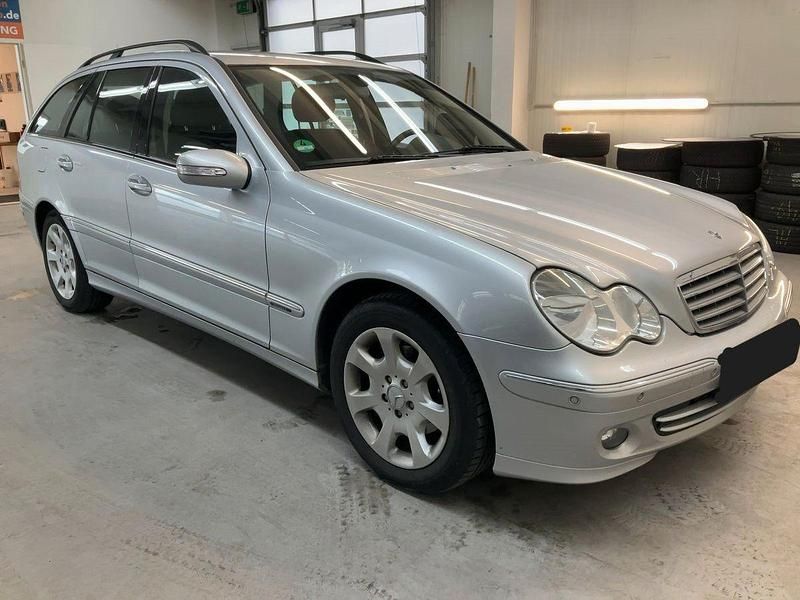 Gebraucht Mercedes C220 Elegance 150 PS (110 kW) 2006 Silber Kombi