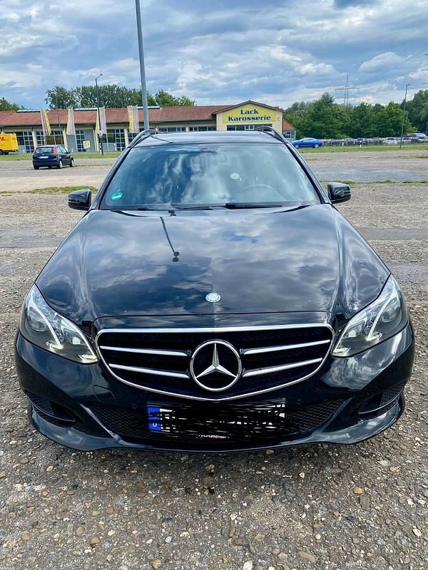 Schwarz Gebraucht 2015 Mercedes E220 Edition Kombi | 18.500 € (Teuer) - Bild 1/4