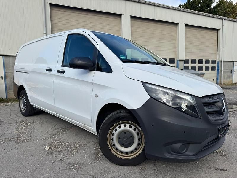 Weiß Gebraucht 2023 Mercedes Vito Van | 26.500 € (Superpreis) - Bild 1/4