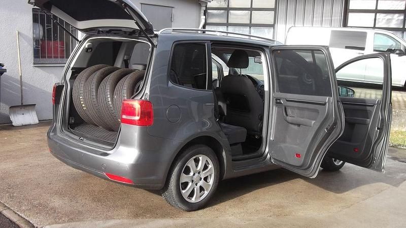 Gebraucht VW Touran Highline 105 PS (77 kW) 2010 Grau Van / Kleinbus