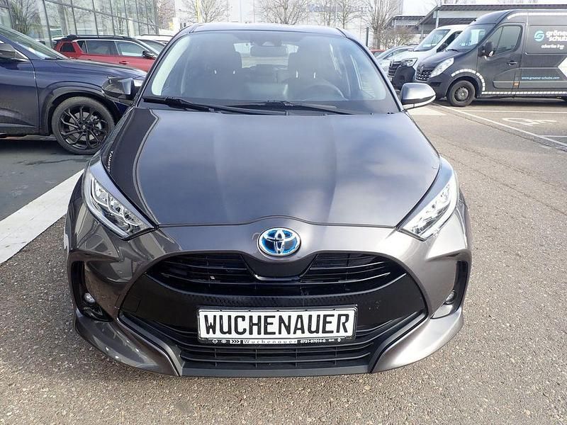 Gebraucht Toyota Yaris Team 116 PS (85 kW) 2022 Grau Limousine