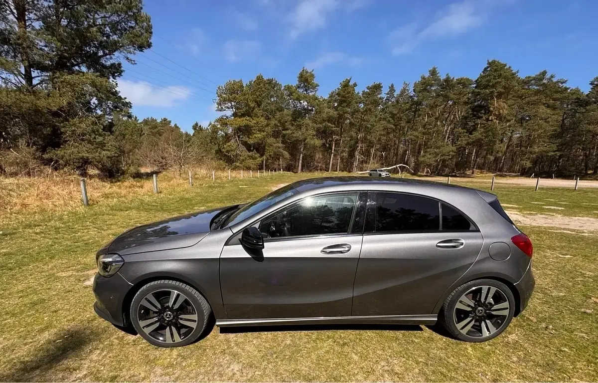 Gebraucht Mercedes A200 Urban 136 PS (100 kW) 2017 Grau Kleinwagen