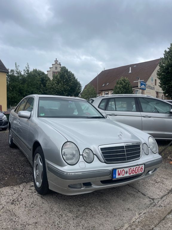 Silber Gebraucht 2000 Mercedes E280 Elegance Limousine | 7.999 € (Teuer) - Bild 1/4