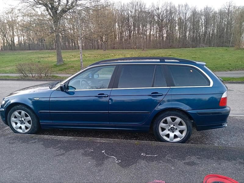 Gebraucht BMW 318 150 PS (110 kW) 2004 Blau Kombi