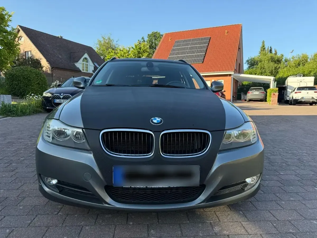 Gebraucht BMW 318 171 PS (125 kW) 2012 Grau Kombi