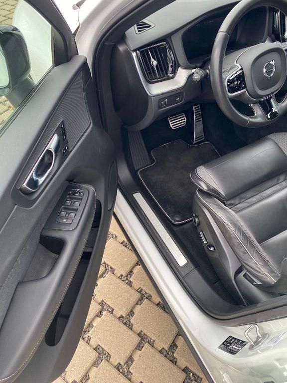 Gebraucht Volvo XC60 R-Design 197 PS (144 kW) 2021 Weiß SUV