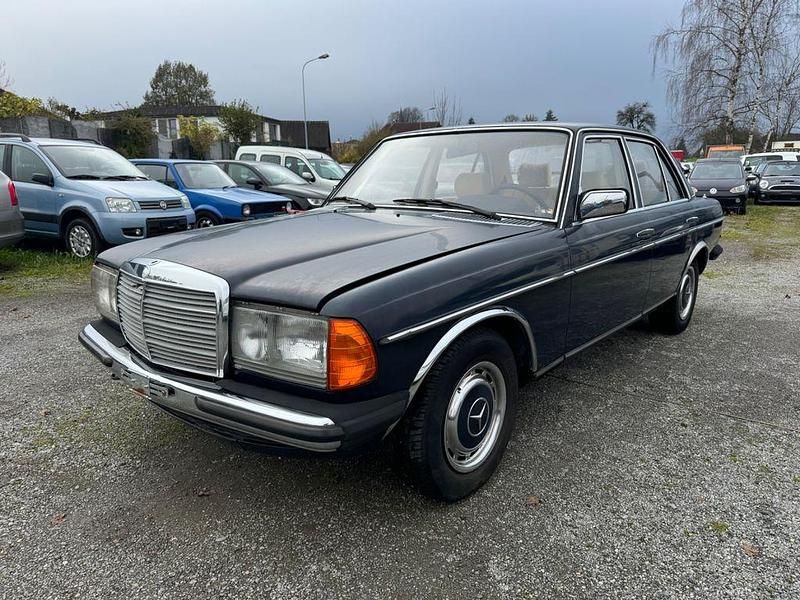 Gebraucht Mercedes 230 132 PS (97 kW) 1981 Blau Limousine