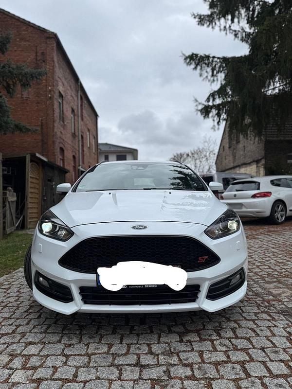 Usata Ford Focus ST 185 CV (136 kW) 2016 Bianco Station wagon