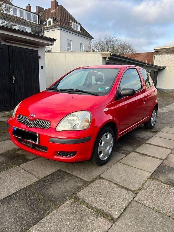 Rot Gebraucht 2004 Toyota Yaris Limousine | 1.500 € (Guter Preis) - Bild 1/4