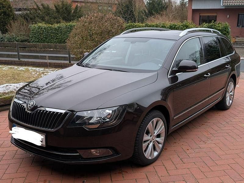 Gebraucht Skoda Superb Elegance 170 PS (125 kW) 2014 Braun Kombi