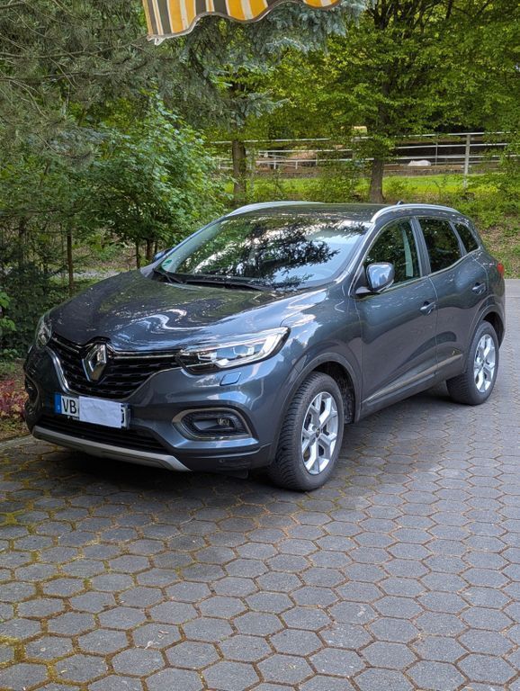 Grau Gebraucht 2019 Renault Kadjar LIMITED Deluxe SUV | 16.900 € (Fairer Preis) - Bild 1/4