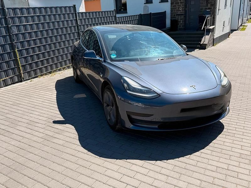 Usado Tesla Model 3 Standard Range Plus 264 kW (359 CV) 2020 Plateado Berlina