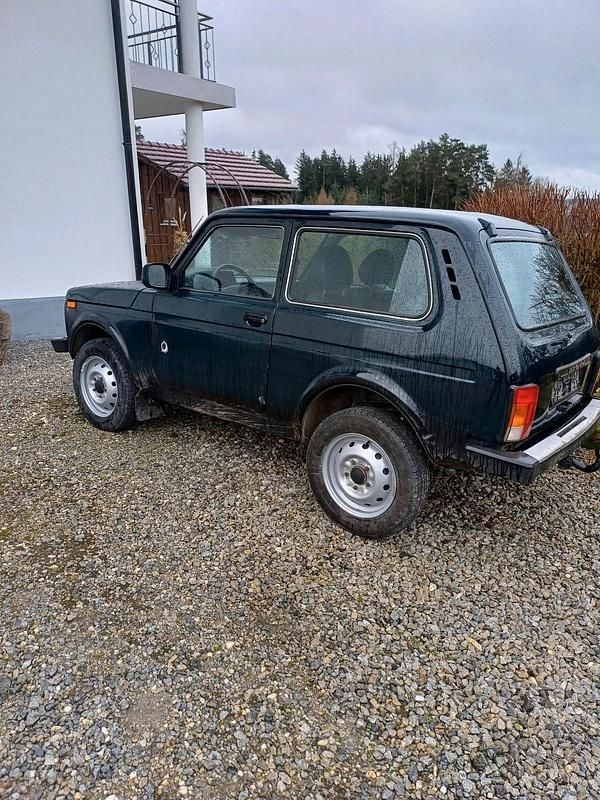 Gebraucht Lada niva 83 PS (61 kW) 2016 Grün SUV