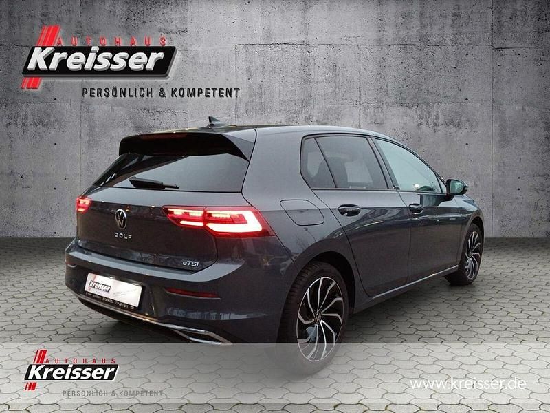 Gebraucht VW Golf VIII Active 150 PS (110 kW) 2022 Grau Limousine